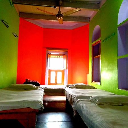 Yogi Lodge Варанаси Екстериор снимка