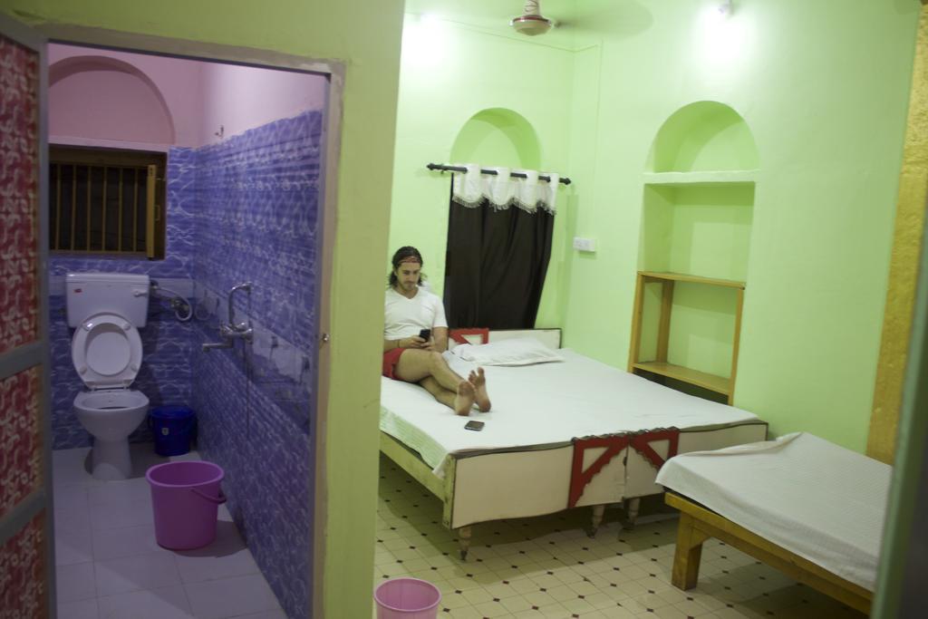 Yogi Lodge Варанаси Екстериор снимка