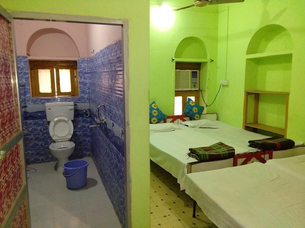 Yogi Lodge Варанаси Екстериор снимка