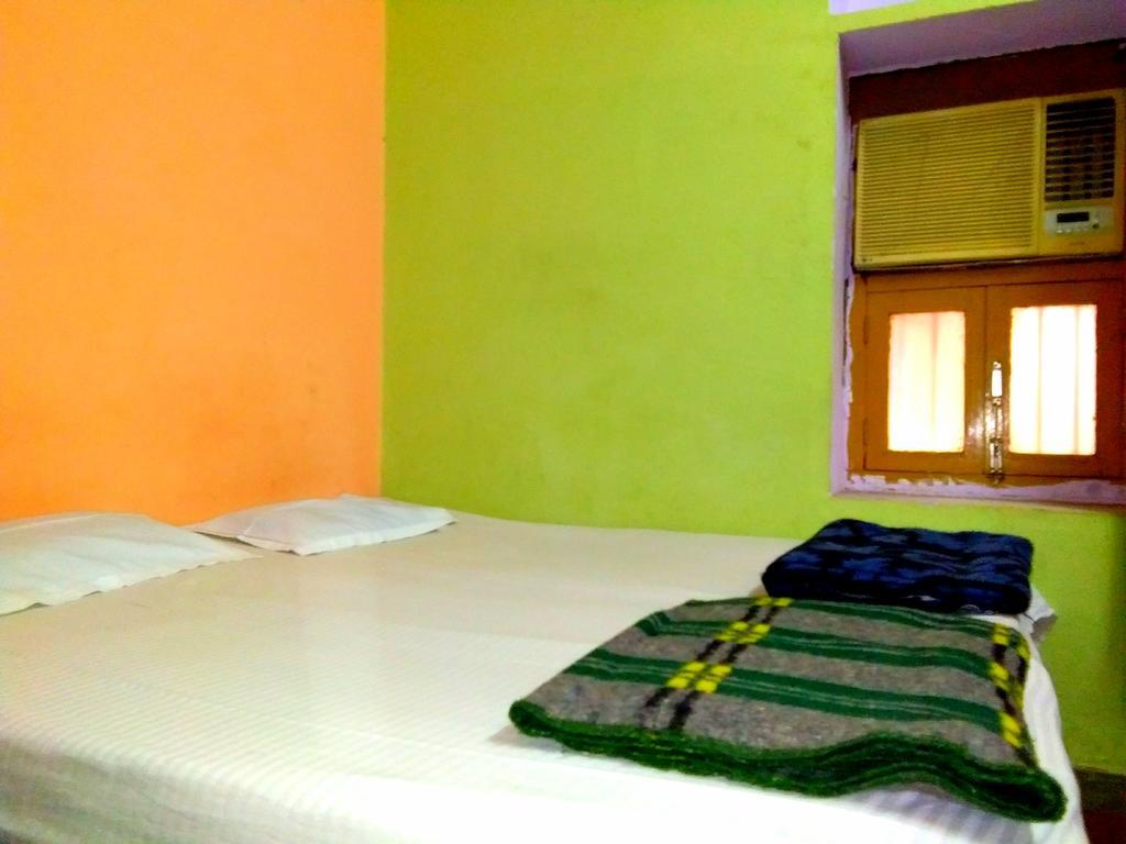 Yogi Lodge Варанаси Екстериор снимка